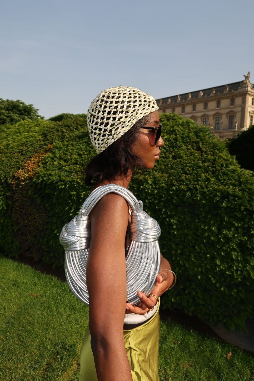 TASIAA, le sac Luna argenté au Louvre